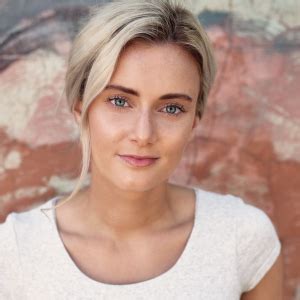 9 Hot Sexy Molly Clancy Bikini Pics