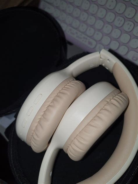 Lenovo Nude Beige Headphones Th W Case On Carousell