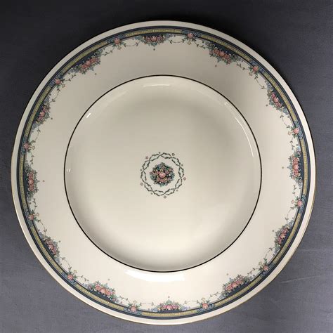 Royal Doulton Albany H5121 Dinner Plate Echos China