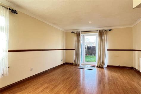 Sandown Drive Bobblestock Hereford HR4 2 Bed House 185 000