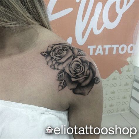 Tatuagem Flores No Ombro Sombreada Tatuagem De Flor No Ombro