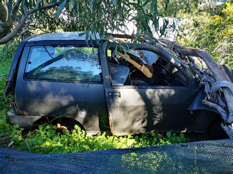 Vulcano Carcasse Di Auto Abbandonate Nelle Campagne Sanzioni Per 17