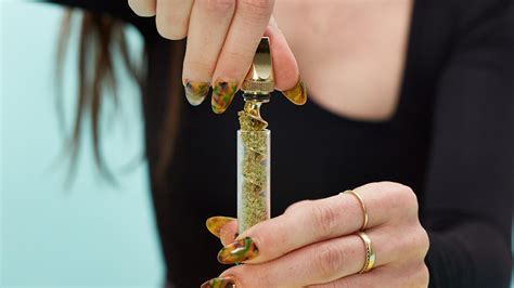 How To Use A Glass Blunt Step By Step Guide Weedmaps