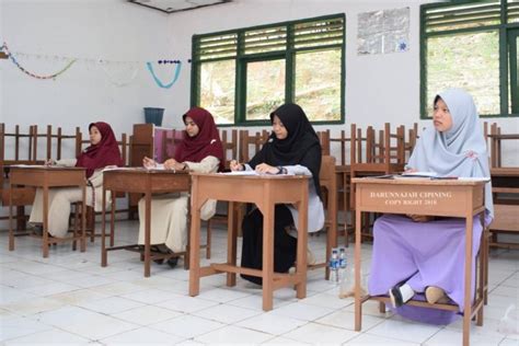 Suasana Ujian Lisan Bahasa Arab Di Pondok Pesantren Darunnajah Cipining