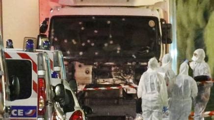 Nizza Camion Sulla Folla Morti E Oltre