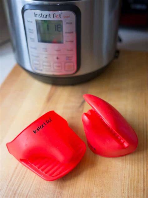 Review Instant Pot Silicone Mitts Dadcooksdinner