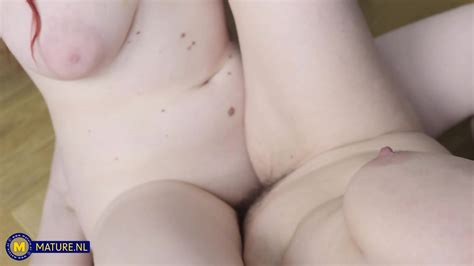 Sofia Siena Mature Et Poilue Se Fait Lécher La Chatte Poilue Par Sa Belle fille Miss Olivia