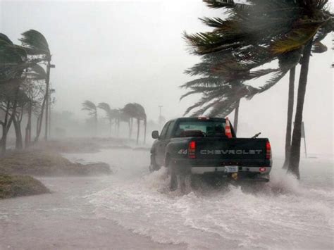 Huracán 'Nora' provoca derrumbe en carretera Acapulco-Zihuatanejo - La ...