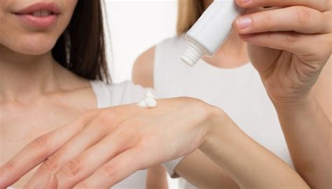 Premium Photo Women Applied The Cream On Hands