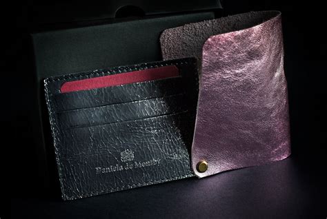 Unique And Luxurious Leather Card Holder With Unique Stud Hinge Design