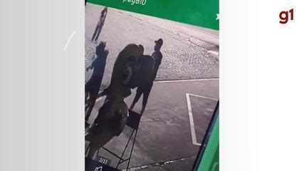 Policial militar de folga atira contra homem durante discussão em posto