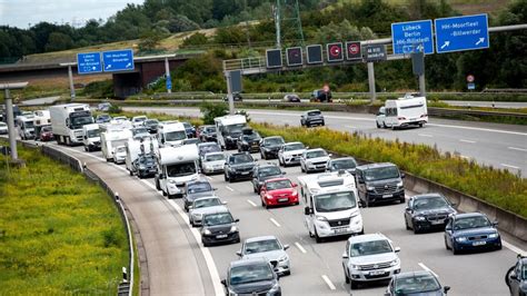 ADAC 2023 deutlich mehr und längere Staus