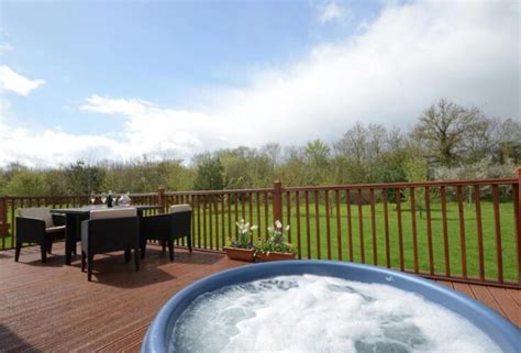 10 Cosy Lodges With Hot Tubs In Yorkshire Yorkshire Tots To Teens
