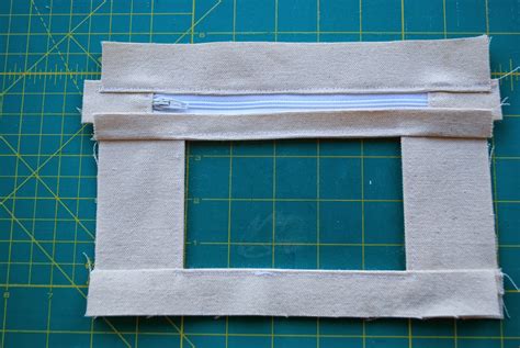 Roonie Ranching Neat Finish Window Pouch Tutorial