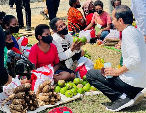 Joko Widodo On Twitter Berkunjung Ke Pasar Kampung Doyo Baru Di