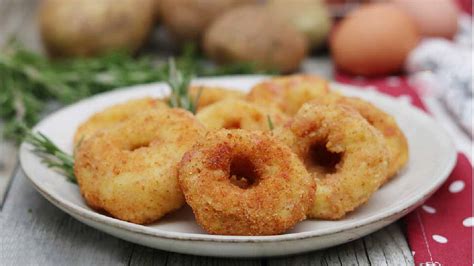 Voici De D Licieux Beignets Sal S Pr Par S Avec Des Pommes De Terre Et