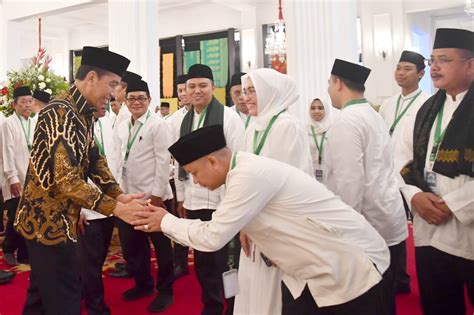 FOTO Presiden Jokowi Apresiasi Pengaktifan Kembali BKM