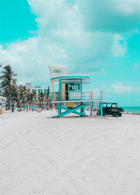 Lifeguard Tower at the Beach · Free Stock Photo