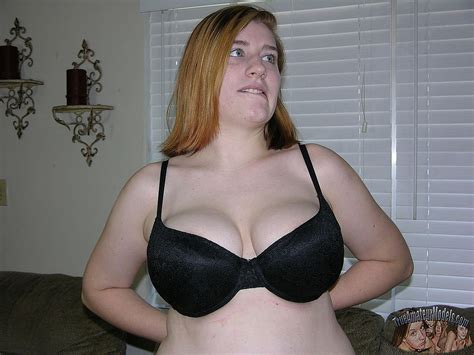 Amateur Girl Strips Exposing Her Naked Ass Photos