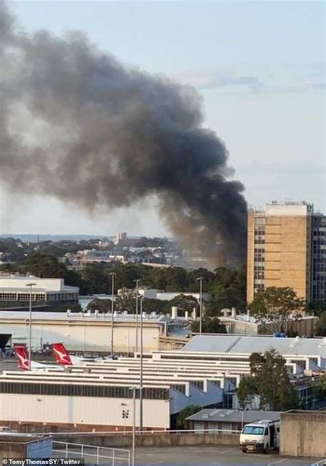 Massive Fire Breaks Out At Sydney Airport Near Qantas Terminal Daily