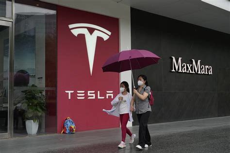 Tesla Offers New China Rebate As Price Cuts Rock Ev Market