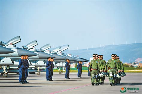 南部战区空军航空兵某旅突防突击实战化演练掠影 中国军网