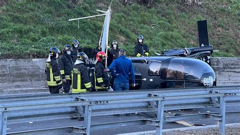 Elicottero Precipita Sull Autostrada Dei Laghi