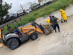 Desazolvó COMAPA drenes y pluviales en distintos puntos de la ciudad