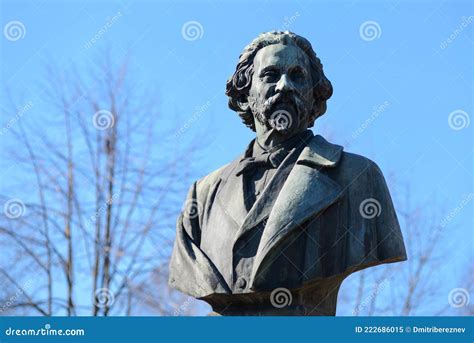 Repino Russiaapril 17 2021 Monumento De Ilya Yefimovich Repin Famoso