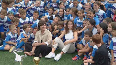 Sant Pere De Ribes Es Rendeix A Una Aitana Bonmat Que Ja Dona Nom Al