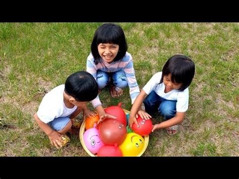 Bermain Balon Diisi Air Serunya Melempar Balon Air Warna Warni Lucu