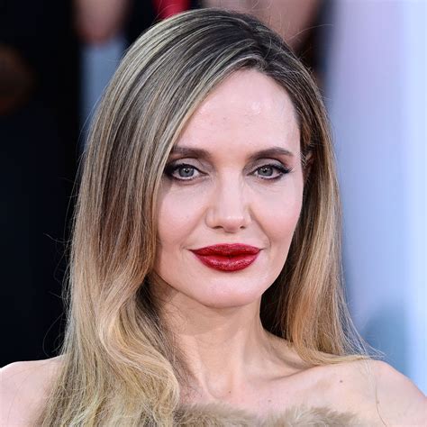 Fans Want Angelina Jolie To Go Back To Dark Hair After She Stepped Out With Blonde Locks On