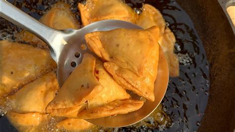 Aloo Kay Samosy Crispy Potato Samosa Recipe Street Style Perfect Aloo