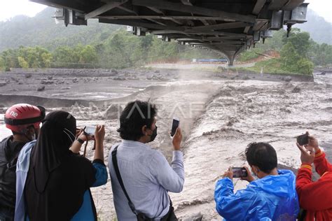 Lahar Hujan Erupsi Gunung Semeru Antara Foto