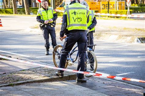 Fietser Overleden Na Aanrijding Met Auto Lagelandsepad Rotterdam