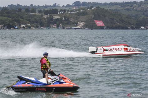 Pebalap F Powerboat Mulai Kuasai Lintasan Danau Toba Antara News