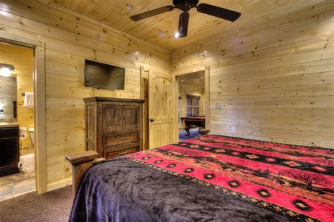 Gatlinburg Cabin - The Gatlinburg Lodge - 20 Bedroom - Sleeps 60 - Bunk ...