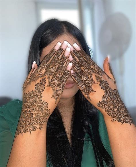 Épinglé par Ines Azzi sur Henna Modèles tatouages au henné Modèles