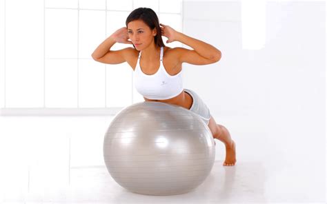 Fitball 4 Esercizi Per Scolpire Gambe E Glutei Silhouette Donna