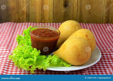 Coxinha En El Plato Bocados Brasile Os Tradicionales De La Cocina