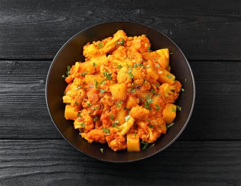 Aloo Gobi Traditional Indian Dish With Cauliflower And Potato Stock Image Image Of Cooked