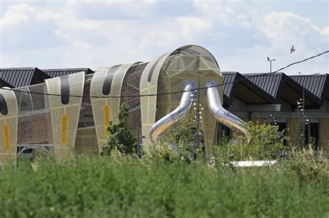 Lyon À peine ouvert et déjà un succès pour le Caterpilou aire de jeux