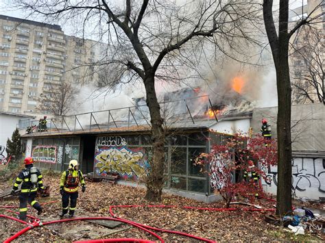 Arde Fostul Restaurant M Rul De Aur Incendiu Puternic N Centrul