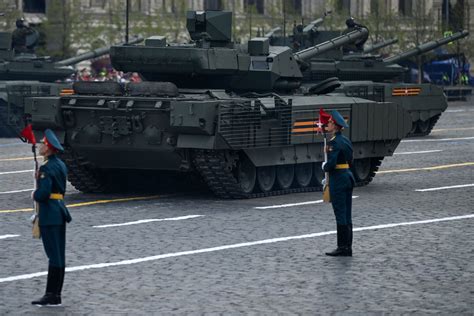 Russia Withdraws 'Game Changing ' T-14 Armata Tank After Brief ...