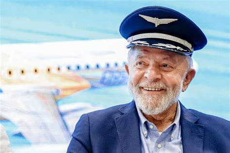 Durante Visita De Lula Embraer Anuncia Investimento De R 2 Bi E 900