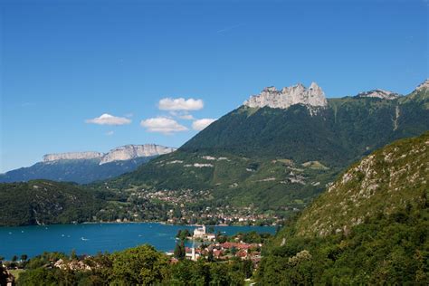 Lake Annecy Summer Holidays Lakes And Mountains Peak Retreats