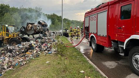 Siedliska Po Ar Sk Adowiska Odpad W Z Ogniem Walczy O Kilkana Cie