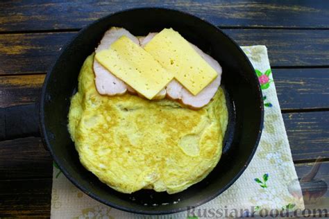 Рецепт: Горячие бутерброды с яйцом, ветчиной и сыром (на сковороде) на ...