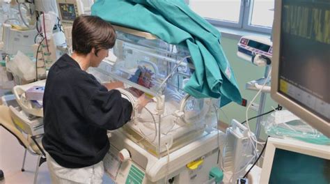 Napoli Neonato Di Mesi Morto Nella Notte Dopo Crisi Respiratoria