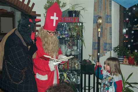 Sankt Nikolaus visits children in the Eifel > Spangdahlem Air Base > Display